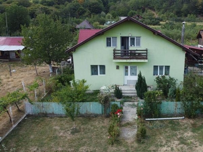 Casa de vanzare in Comuna Suici, sat Pauleni.