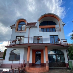 Casa de vanzare in zona Dambu Rotund