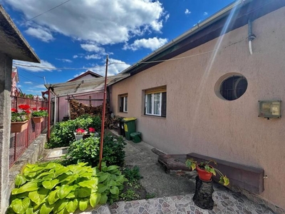 CasA singur n curte n zona spitalului judeTean - 119.000a