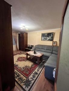 De vanzare apartament cu 3 camere decomandat, zona Savenilor