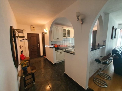 De vanzare apartament cu 4 camere