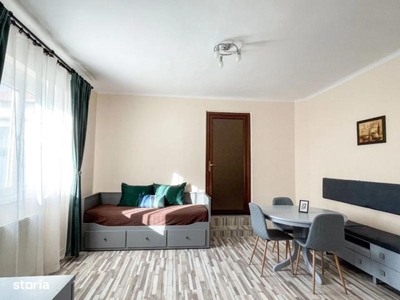 Inchiriez apartament cu 2 camere la casa