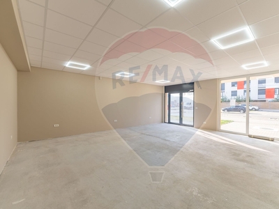 Spatiu comercial 55 mp inchiriere in Bloc de apartamente, Arad, UTA