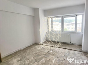 Apartament 2/3 camere+balcon 8 mp-panoramic-lift-Zona Cen...