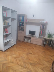 APARTAMENT 3 CAMERE, ZONA LINISTITA