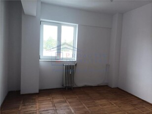 Apartament cu 3 camere, Burdujeni, Etaj Intermediar, 3c4273