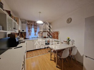 Apartament cu 3 camere, decomandat, centrala proprie, zona Bucovinei