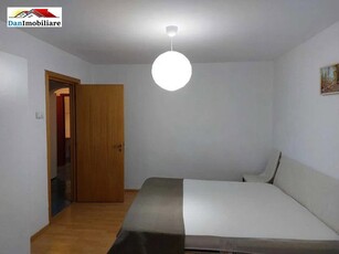 Apartament cu 3 camere în zona Trapezului