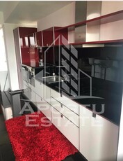 Apartament cu 3 camere, modern, in zona Complexului Studentesc.