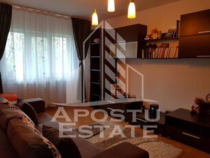 Apartament cu 3 camere, parter inalt, zona Lipovei