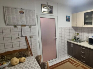 Apartament cu 3 camere - zona Racadau