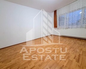 Apartament decomandat cu 2 camere, centrala proprie, zona Bucovina