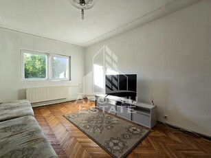 Apartament decomandat cu 3 camere, etaj intermediar, zona Lipovei