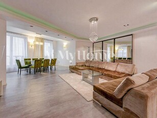 Apartament spatios cu 4 camere, RENOVAT, mobilat modern, paza, parcare, piscina