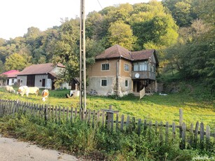 Casa de vânzare cu gradina teren de aprox 7000 mp