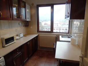 Inchiriez apartament 2 camere in Deva, zona ultracentrala, bloc de caramida de 4 etaje,