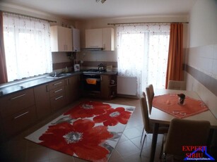 INCHIRIEZ apartament 2 camere la casa,constructie noua,zona Selimbar