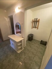 Închiriez apartament cu 2 camere