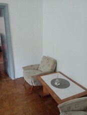 Închiriez apartament cu 2 camere