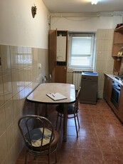 Inchiriez apartament cu 3 camere pe termen lung