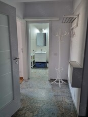 Închiriez apartament cu doua camere gara de est București. Cu.loc de parcare.