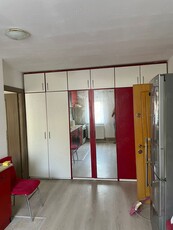 Închiriez apartament zona 1MAI