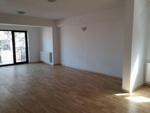 Penthouse nemobilat de inchiriat