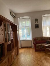 Proprietar, închiriez apartament 3 camere, zona centrală