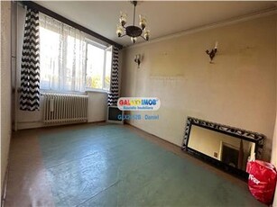 Apartamant 2 camere decomandat etaj intermediar