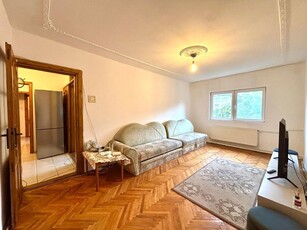 Apartament 3 camere, etaj 2, pret excelent, zona Lipovei