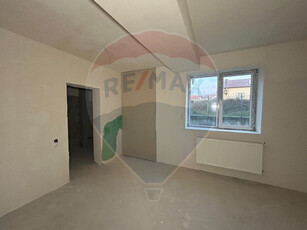 Apartament cu 3 camere de vânzare în Tautii Magheraus z...