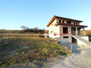 CASA LA ROSU CU PANORAMA INCREDIBLIA SI TEREN GENEROS IN ZONA DE DEALURI