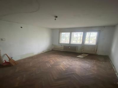 2 camere semidecomndate,etaj 1/4- zona Tatarasi