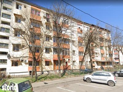 Str. Craiovita Noua, Apartament cu 2 camere decomandate - 47 mp