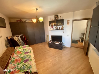 Apartament cu 3 camere de vânzare