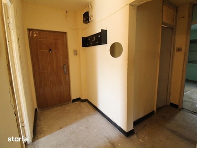 Vând apartament 3 camere în Hunedoara, zona M5, 64mp, etaj 1