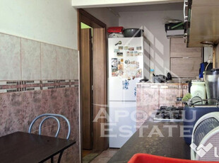 Apartament 2 camere,semidecomandat,zona Romanilor