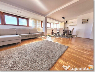 Apartament 3 camere decomandate zona Trocadero