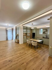 Apartament 3 camere,spatios de 90mp ,LUX,Terasa zona Sesul de Sus