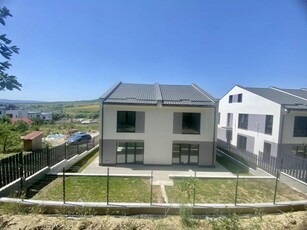 Casa tip duplex, 4 camere, 3 bai, zona Iris Cluj-Napoca