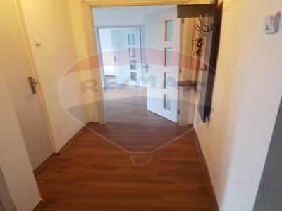 Apartament cu 3 camere de inchiriat