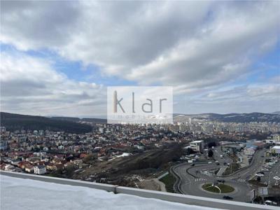 Apartament cu panorama pe 2 niveluri cu scara interioara 115 mp si terasa de 25mp