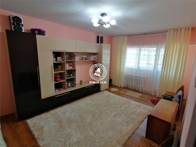 Apartament 3 camere de vanzare C.U.G.