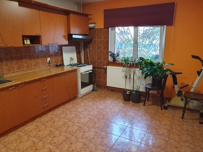 Apartament 3 camere Novaci