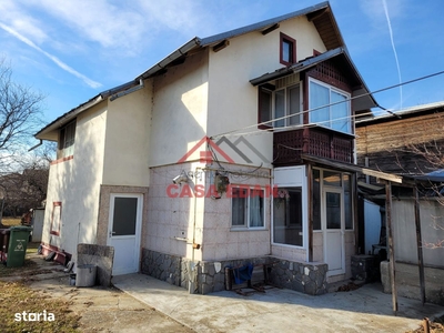 Casa individuala 4 camere 2 bai 720 mp teren in zona Piata Cluj Sibiu