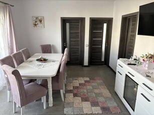 Apartament 3 camere bucatarie cu suprafata de 57 mp in zona Apahida