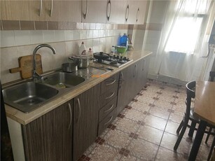 Apartament 3 camere , zona Primaria Focsani , 70 mp , decomandat , centrala termica