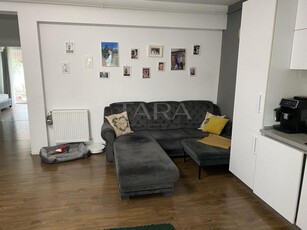 Apartament cu 3 camere, curte privata si parcare inclusa!