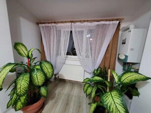 Apartament cu 3 camere de vanzare in zona Florilor