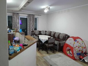 Apartament cu 3 camere, mobilat, situat in zona centrala din Floresti